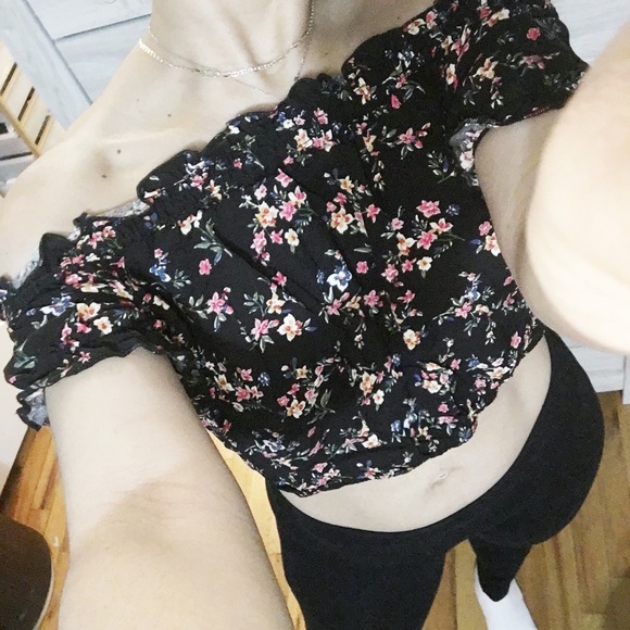 Ten sixty cropped short sleeve top size large - Picture 3 of 6